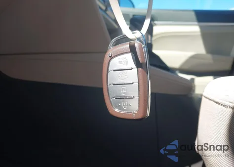 2020 Hyundai Elantra Value Edition z USA, uszkodzony, nr VIN 5NPD84LF1LH620493